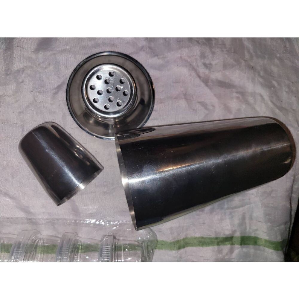 Drink mixologist mixer shaker